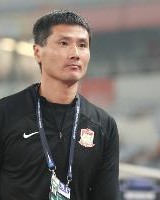 媒体人：邵佳一防守上要锤炼，惨败后不会再有很多人喊他执教国足