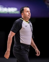 伊拉克裁判吹罚中韩焦点战，上届亚洲杯142秒连吹4个技犯驱逐赵睿&amp;amp;孙铭徽