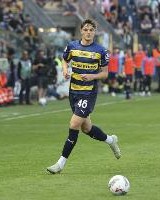 英媒：利物浦有意帕尔马18岁中卫莱奥尼，正探讨今夏转会事宜