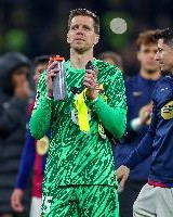 开云官网-退役选手当大爹！34岁什琴斯尼被轰18脚丢3球但8扑救，力拒翻盘