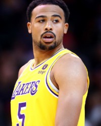 开云在线平台-湖人曾为他放弃卡鲁索！塔克1年100万美元签费内巴切 24岁告别NBA